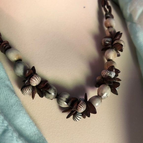 2/20$ 🦋 Boho necklace - Picture 3 of 4